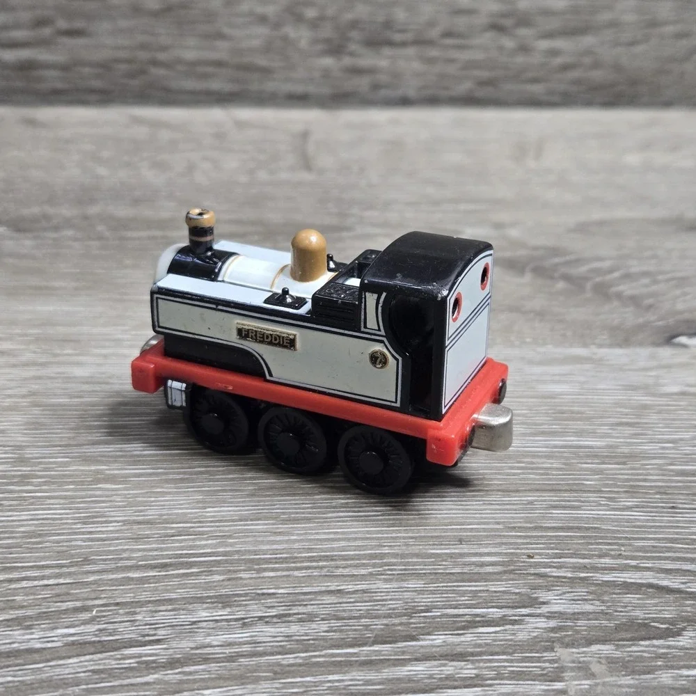 Fearless Freddie 2006 Thomas the Train & Friends Take Along Die Cast Take & Play